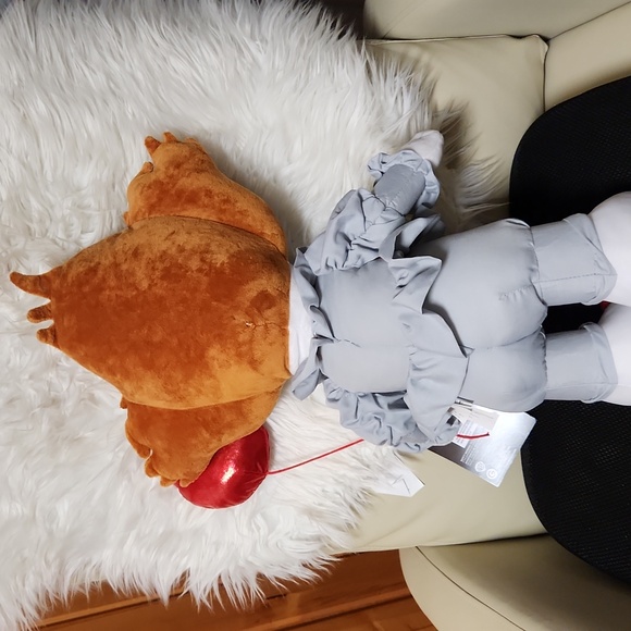 IT Pennywise Plush Halloween Porch Greeter - Picture 5 of 9